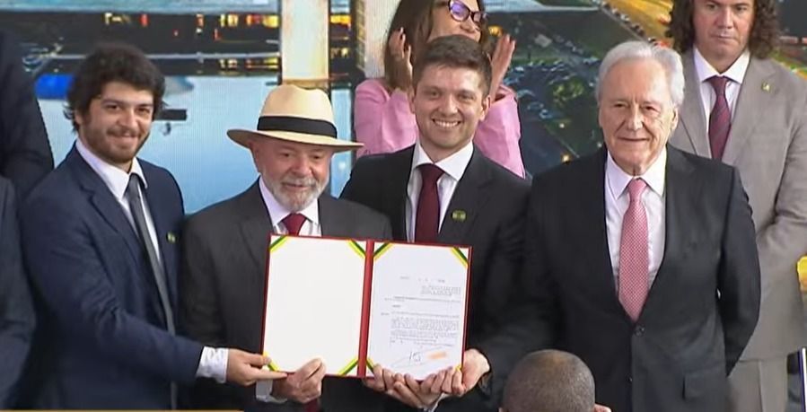Presidente Lula ao assinar decreto da Premiação Eunice Paiva