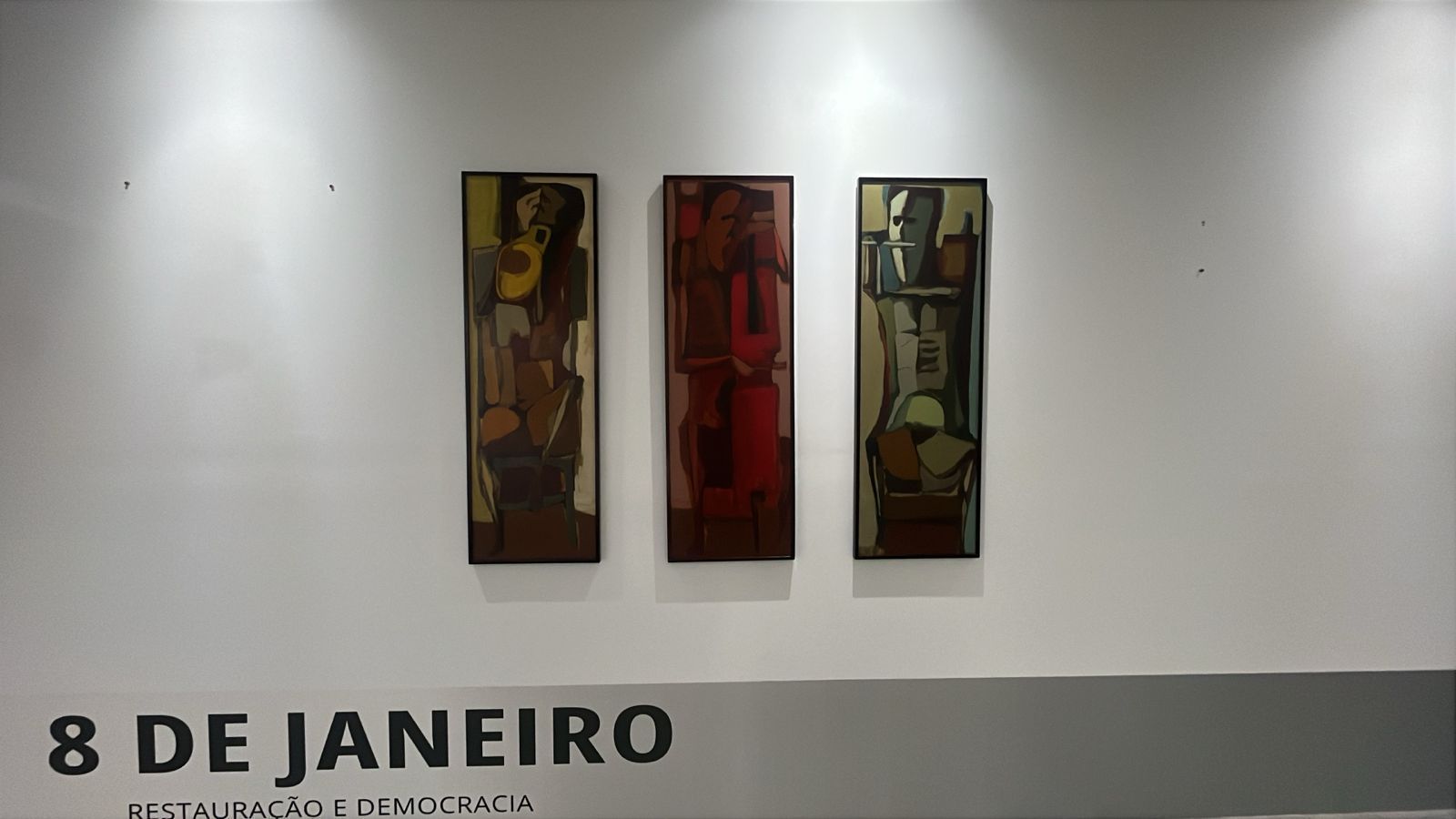 Obras restauradas do 8/1 expostas no Palácio do Planalto