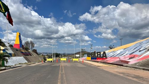 Fronteira do Brasil com a Venezuela fechada na cidade de Pacaraima (RR)