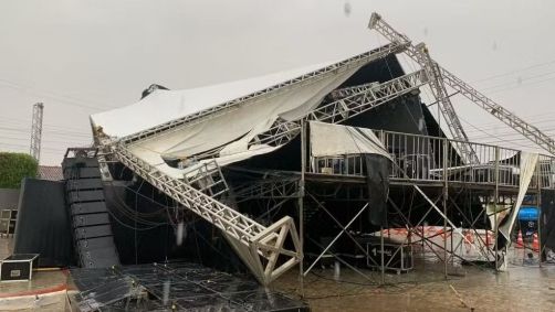 Palco onde o cantor Tayrone se apresentaria no interior da Bahia
