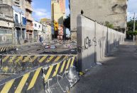 Prefeitura de São Paulo constrói muro na Cracolândia