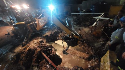 Adutora foi atingida durante obra no Recife; mais de 300 mil ficaram sem água