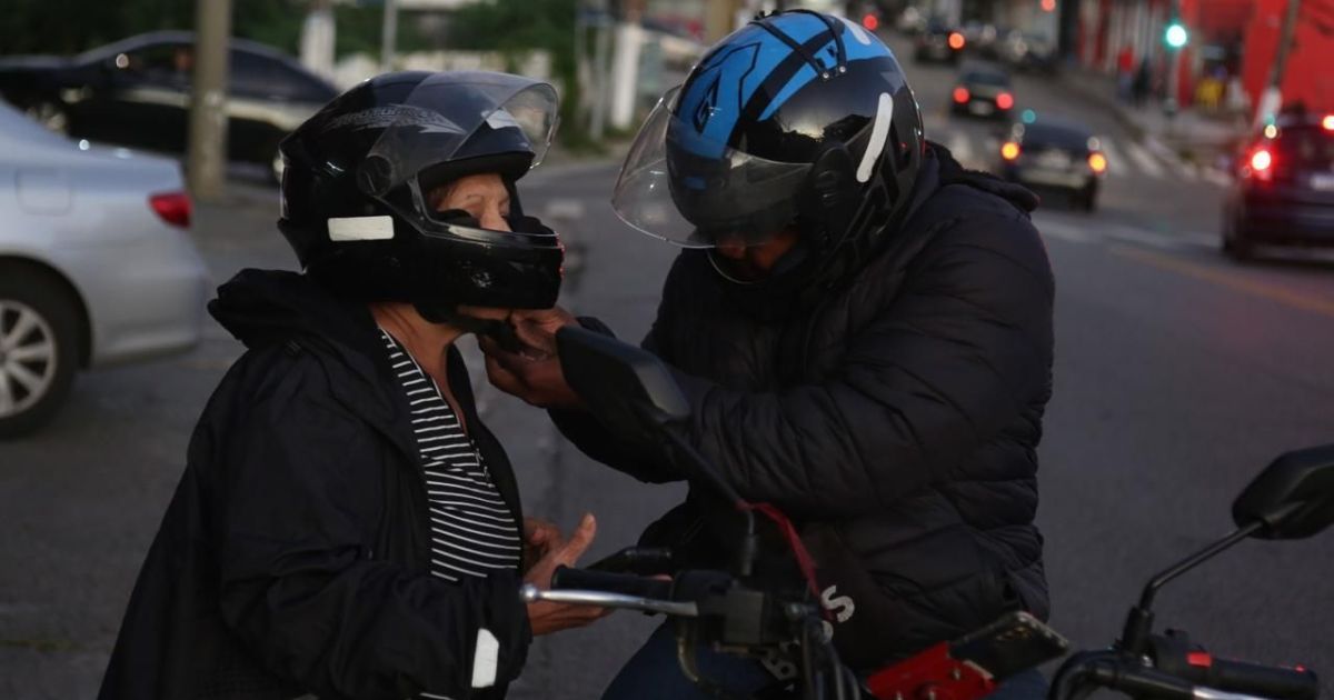 Prefeitura de SP rejeita credenciamento da Uber para mototáxi