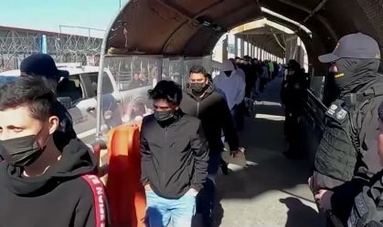Dezenas de imigrantes deportados pelos EUA chegam ao México
