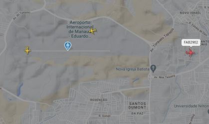 Avião com deportados brasileiros decola de aeroporto em Manaus