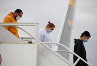 Colômbia recebe primeiros voos com deportados dos EUA: "Livres e dignos"