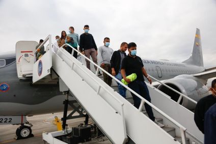 Colômbia recebe primeiros voos com deportados dos EUA