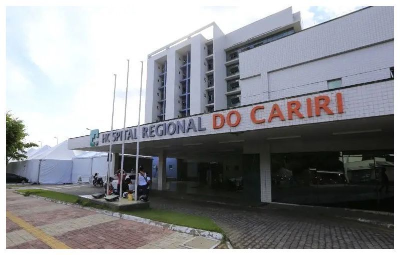 Fachada do Hospital Regional do Cariri, em Juazeiro do Norte (CE)