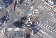 Cratera que engoliu idoso em caminhão no Japão está se expandindo