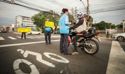 Motociclista é multado duas vezes na mesma avenida em menos de uma hora