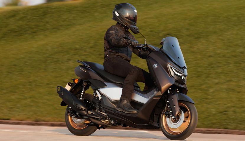 Yamaha NMAX: vendida no mercado com scooter, veículo é uma motoneta segundo o Contran • Divulgação