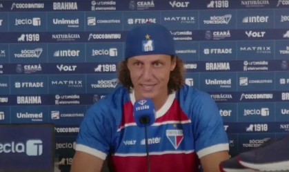 Fim de uma era? Veja novo corte de cabelo de David Luiz e compare