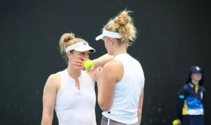 A canadense Gabriela Dabrowski e a neozelandesa Erin Routliffe eliminaram a brasileira Beatriz Haddad Maia e a alemã Laura Siegemund no Australian Open