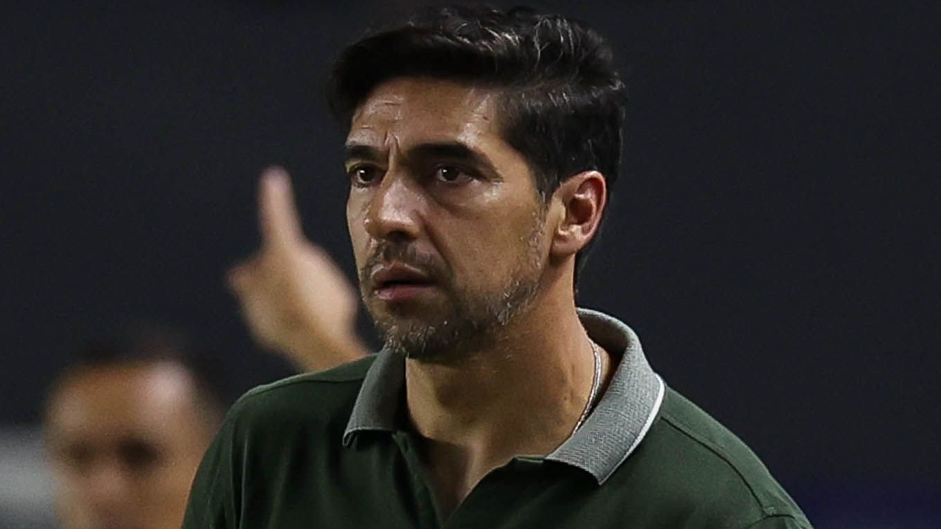 Abel Ferreira em jogo do Palmeiras no Paulistão