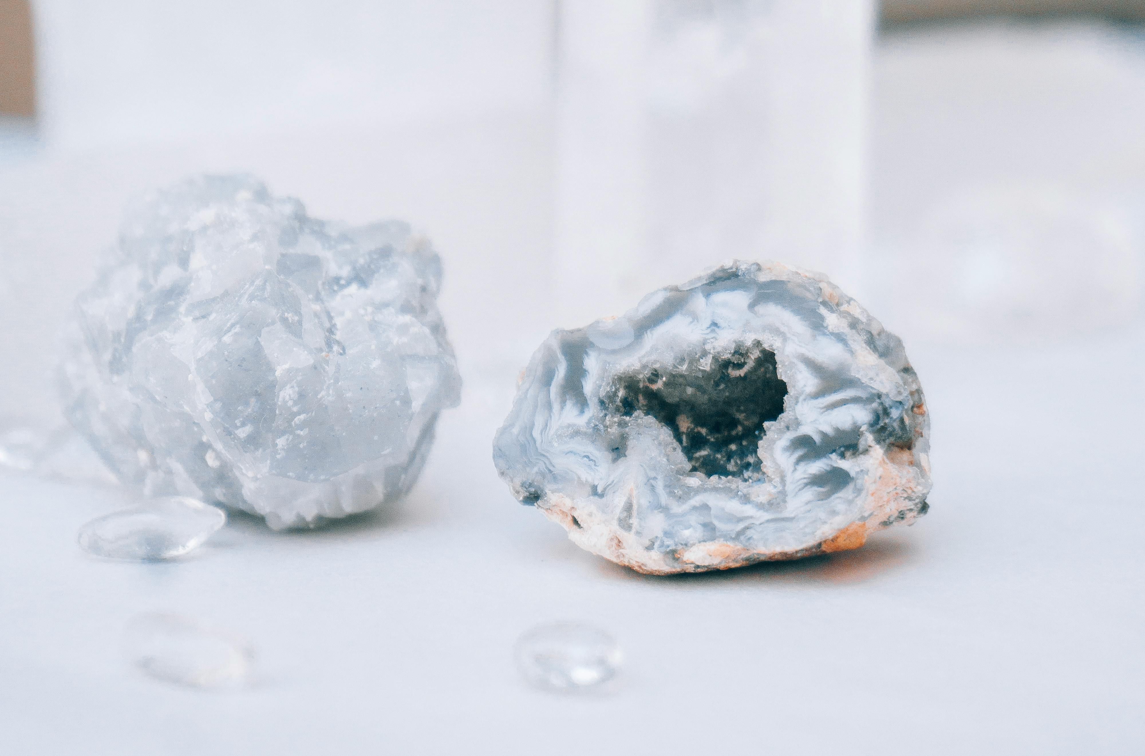 Pedra Ágata Azul para fortalecer o período do signo de Peixes • Pexels