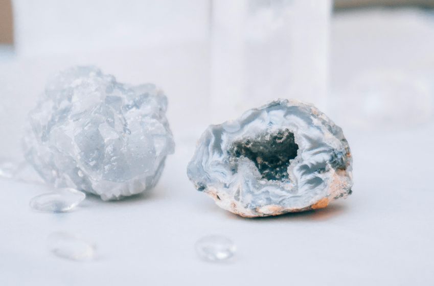 Pedra Ágata Azul para fortalecer o período do signo de Peixes • Pexels