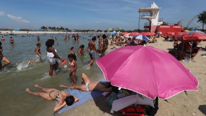 Movimentação no Piscinão de Ramos, na zona norte do Rio de Janeiro