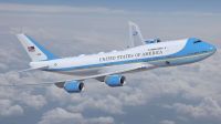 Air Force One retorna à base após apresentar problema mecânico