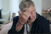 Alec Baldwin foi diagnosticado com TEPT após o tiroteio em set, diz esposa