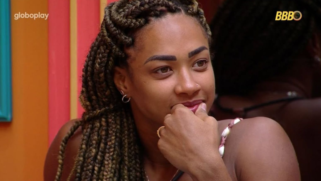 Aline entrou com tranças soltas no BBB 25 • Reprodução/Globoplay