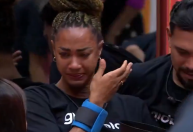 Aline cai no choro após exibição de filme no BBB25; veja o motivo