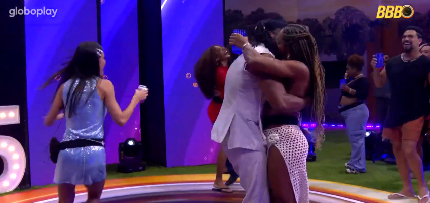 Diogo e Aline deram o primeiro beijo do BBB25 • Reprodução/Globoplay