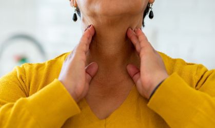 Amígdalas crescem 40 anos após remoção e fazem mulher repetir cirurgia