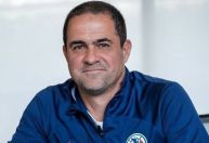 Botafogo oficializa proposta por André Jardine, após aprovação de Textor