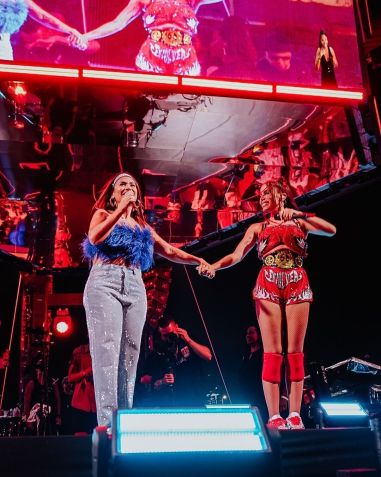 Anitta e Simone cantam juntas no "Ensaios da Anitta" • Instagram/Ensaios da Anitta
