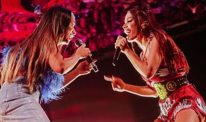 Anitta e Simone Mendes cantam juntas em Fortaleza