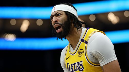 Anthony Davis se lesionou em confronto com o Philadelphia 76ers