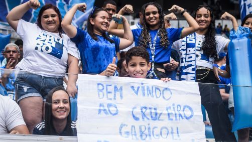 Torcedores do Cruzeiro no Mineirão durante apresentação do Gabigol