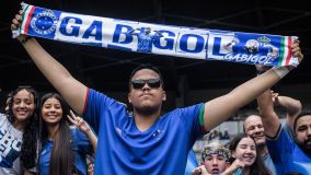 Torcedor do Cruzeiro no Mineirão durante apresentação do Gabigol