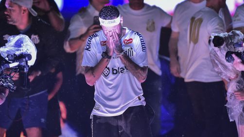 Neymar chora ao ser apresentando pelo Santos na Vila Belmiro
