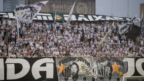 Torcida enche a Vila Belmiro para a festa de Neymar