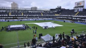 Vila Belmiro no aguardo da chegada de Neymar