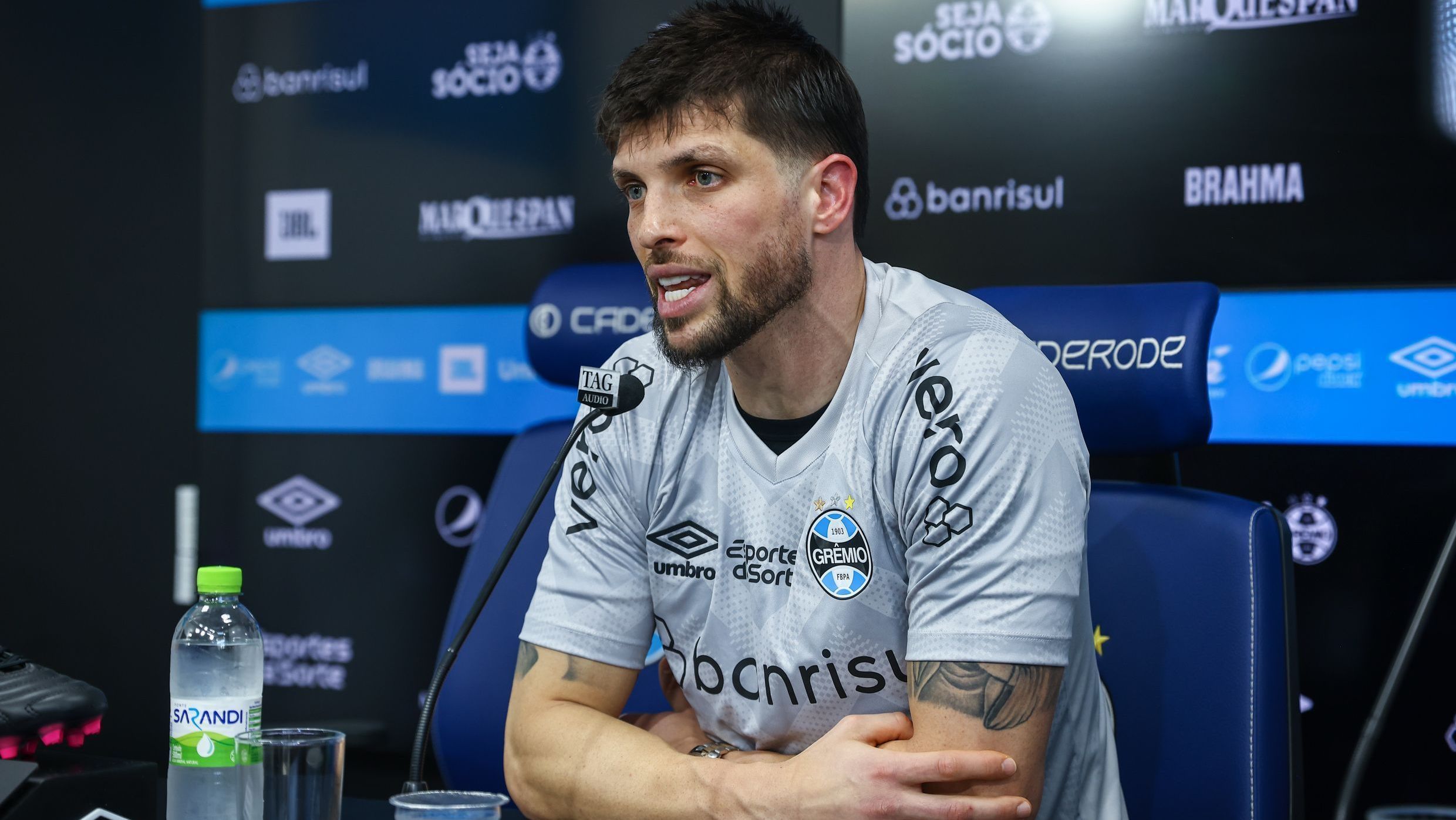 Tiago Volpi em apresentação no Grêmio