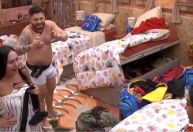 BBB25: Arleane se choca com bumbum de Gracyanne e permite o marido "pegar"