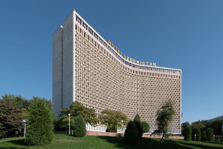 Hotel Uzbequistão, um ícone do brutalismo soviético. • Alexey Narodizkiy/Uzbekistan Art & Culture Development Foundation via CNN Newsource
