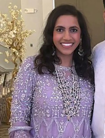 Asra Hussain Raza era uma das passageiras do avião da American Airlines envolvido na colisão com helicóptero militar nos EUA • Cortesia Hashim Raza