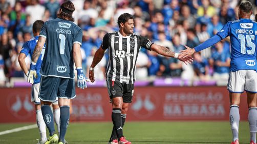 Hulk cumprimenta Fabrício Bruno em clássico pela FC Series