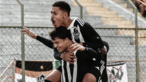 Gabriel Pfeifer comemora o gol da vitória do Atlético-MG sobre o Nova Iguaçu na Copinha