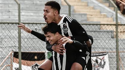 Gabriel Pfeifer comemora o gol da vitória do Atlético-MG sobre o Nova Iguaçu na Copinha