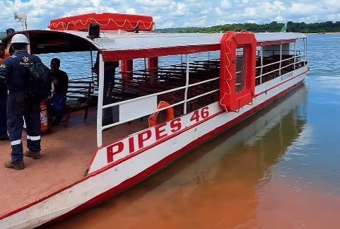 Barco para transporte entre MA e TO • Prefeitura de Estreito