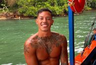 BBB25: Gabriel já namorou 2 mulheres ao mesmo tempo e tatuou o bumbum