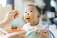 Dieta “Baby GAPS” viraliza, apesar de risco nutricional para bebês