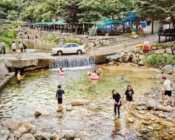 Natação ao ar livre no Vale Baekun em Pocheon, Coreia do Sul