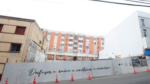 Doze anos da tragédia da Boate Kiss e familiares prestam homenagens no RS