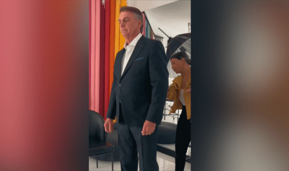 Estilista diz que Bolsonaro tinha traje escolhido para posse de Trump; veja