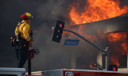 Vereadora de Los Angeles culpa falta de investimento por destruição de incêndios